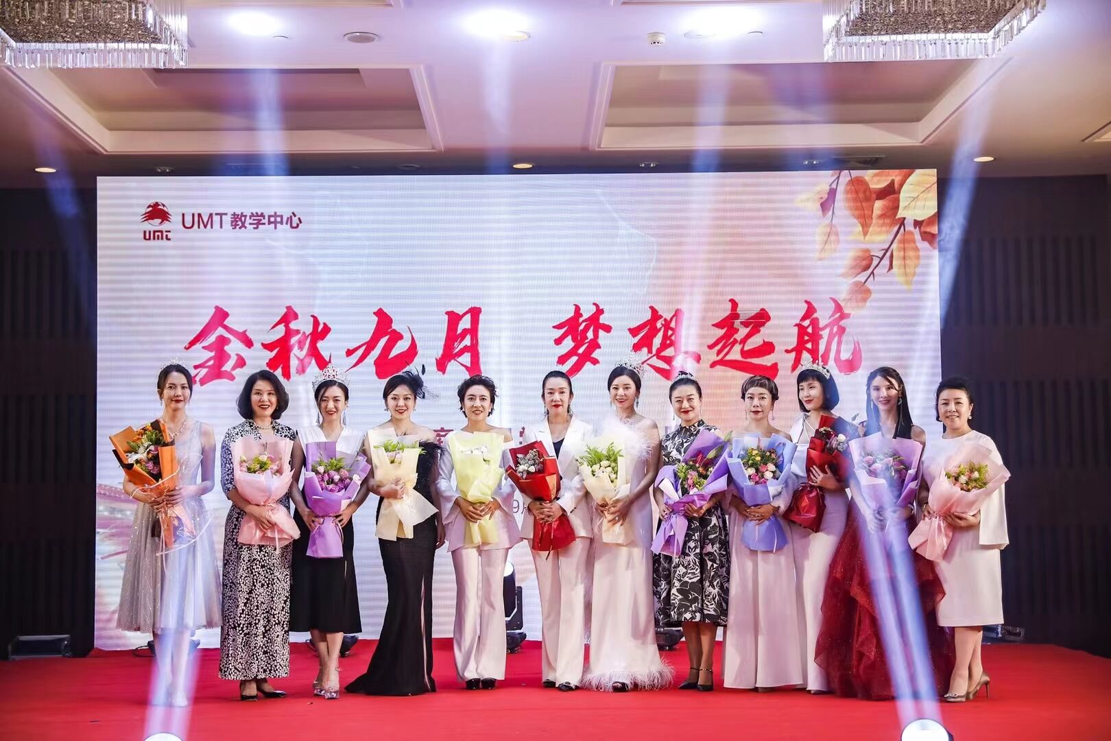 清華大學(xué)UMT工商管理學(xué)位班2022年9月典禮合影